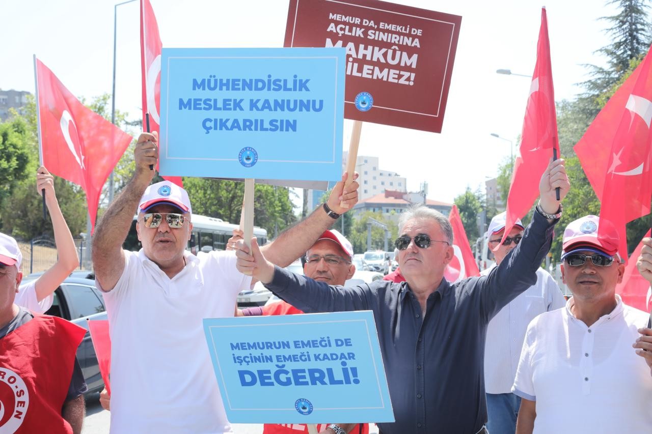 YETERSİZ TEKLİFİ KABUL ETMİYORUZ DİYEREK TÜM TÜRKİYE’DE ALANLARI DOLDURDUK
