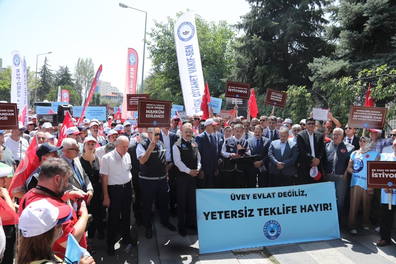 YETERSİZ TEKLİFİ KABUL ETMİYORUZ DİYEREK TÜM TÜRKİYE’DE ALANLARI DOLDURDUK
