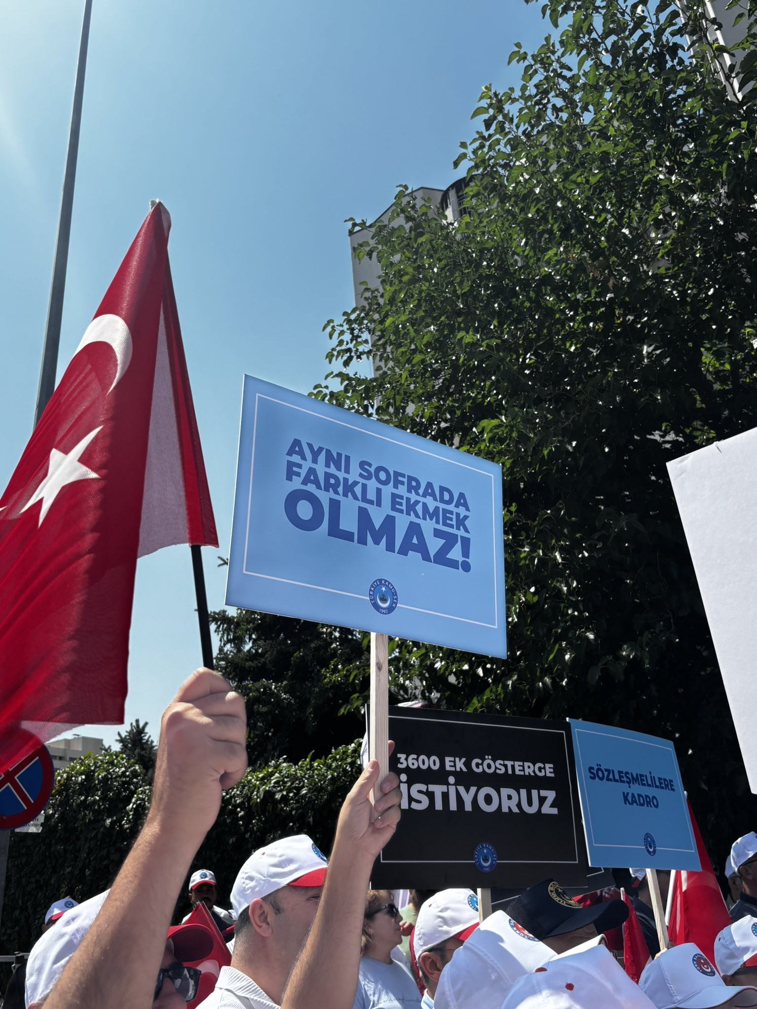 YETERSİZ TEKLİFİ KABUL ETMİYORUZ DİYEREK TÜM TÜRKİYE’DE ALANLARI DOLDURDUK