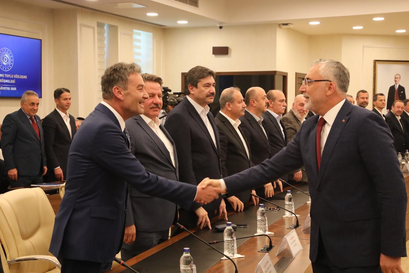 KAMU İŞVEREN HEYETİ İLK TEKLİFİNİ AÇIKLADI