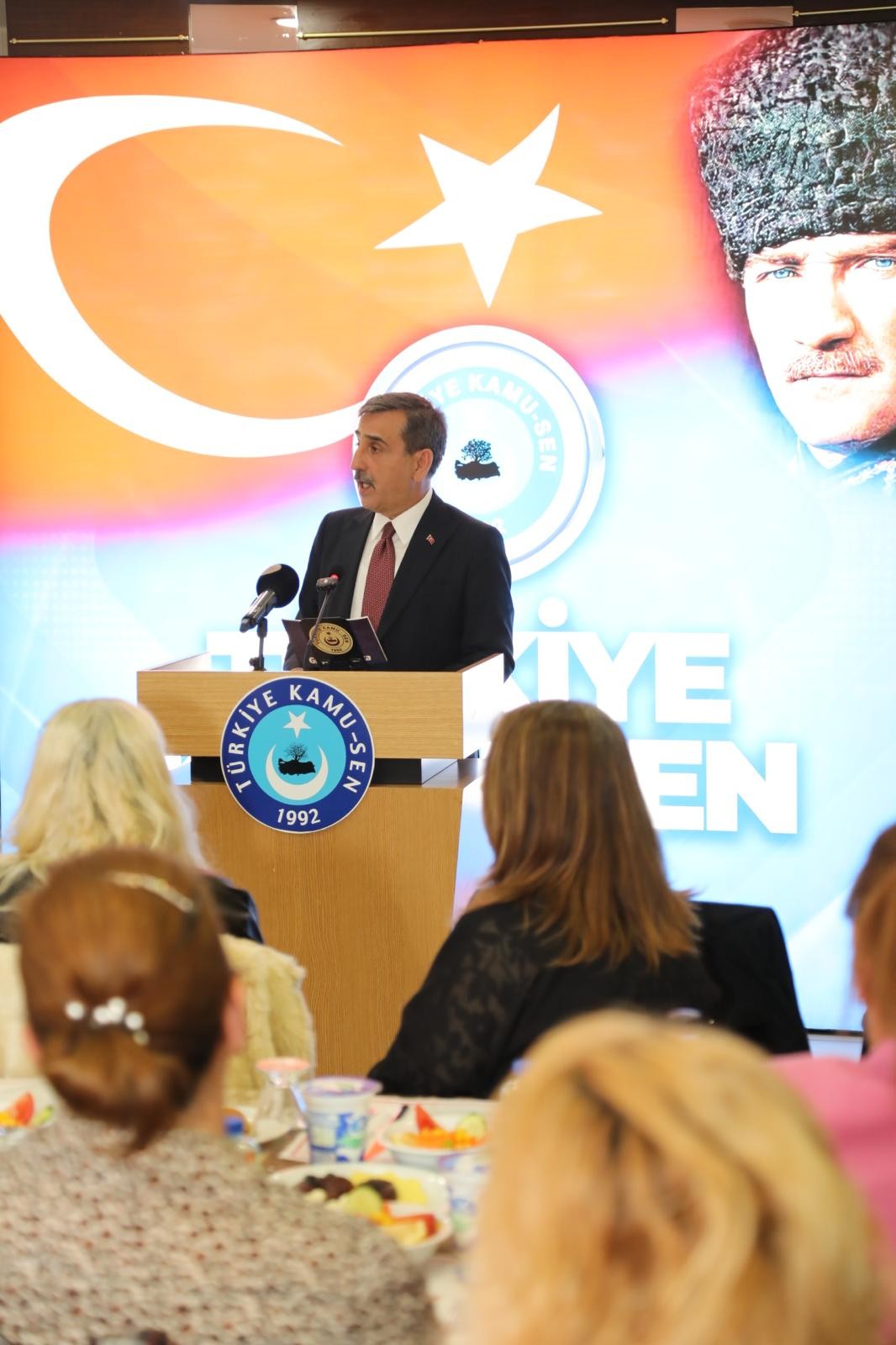 İFTAR SOFRAMIZDA ÇALIŞMA BAKANI VEDAT IŞIKHAN’I AĞIRLADIK