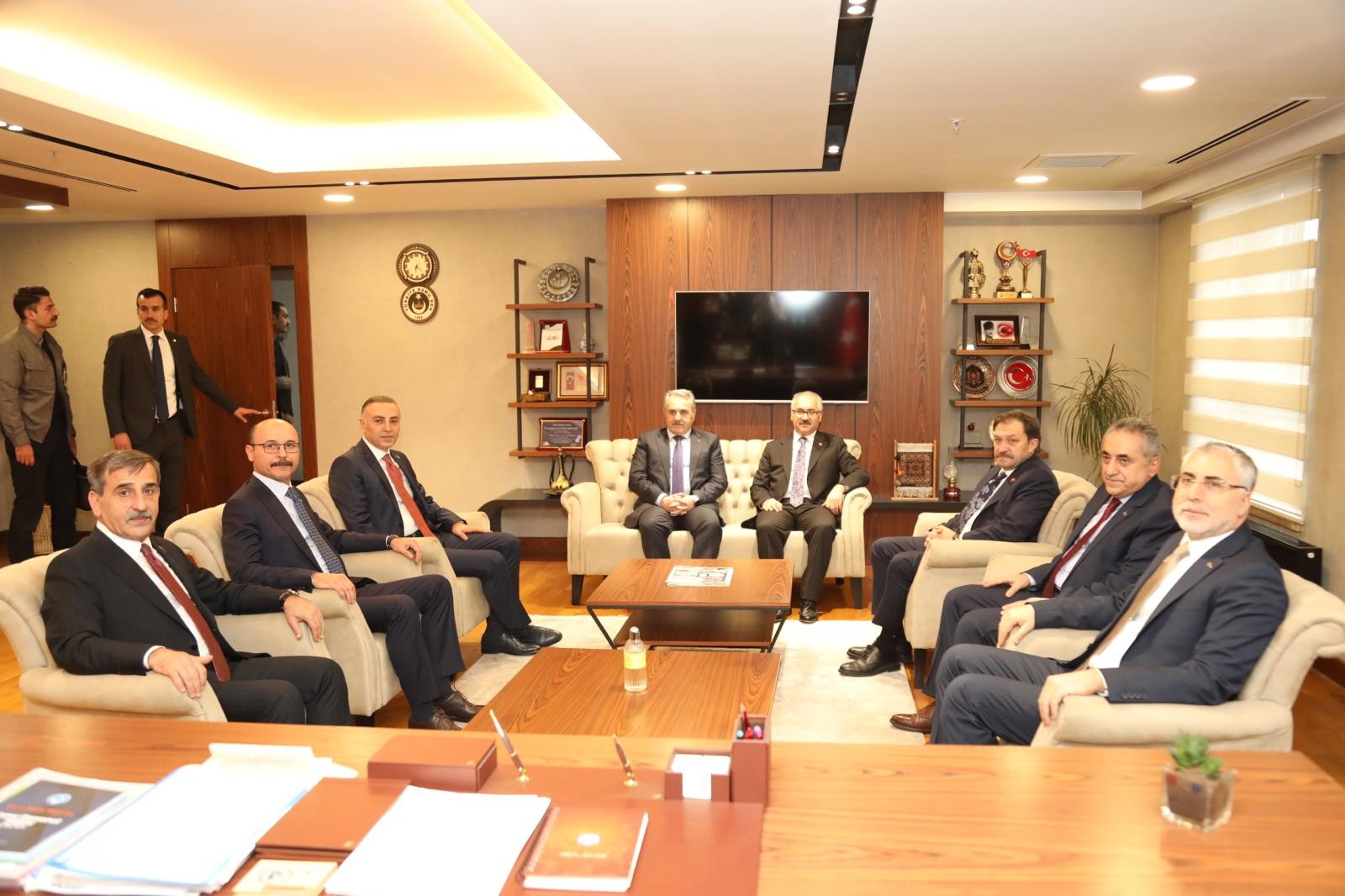 İFTAR SOFRAMIZDA ÇALIŞMA BAKANI VEDAT IŞIKHAN’I AĞIRLADIK